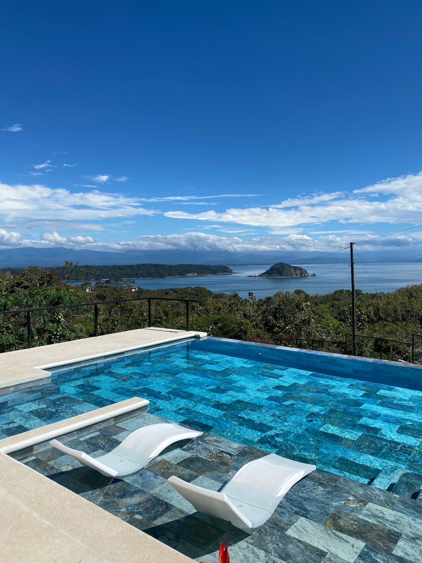 Endless pool facing the Gulf of Nicoya and its islands