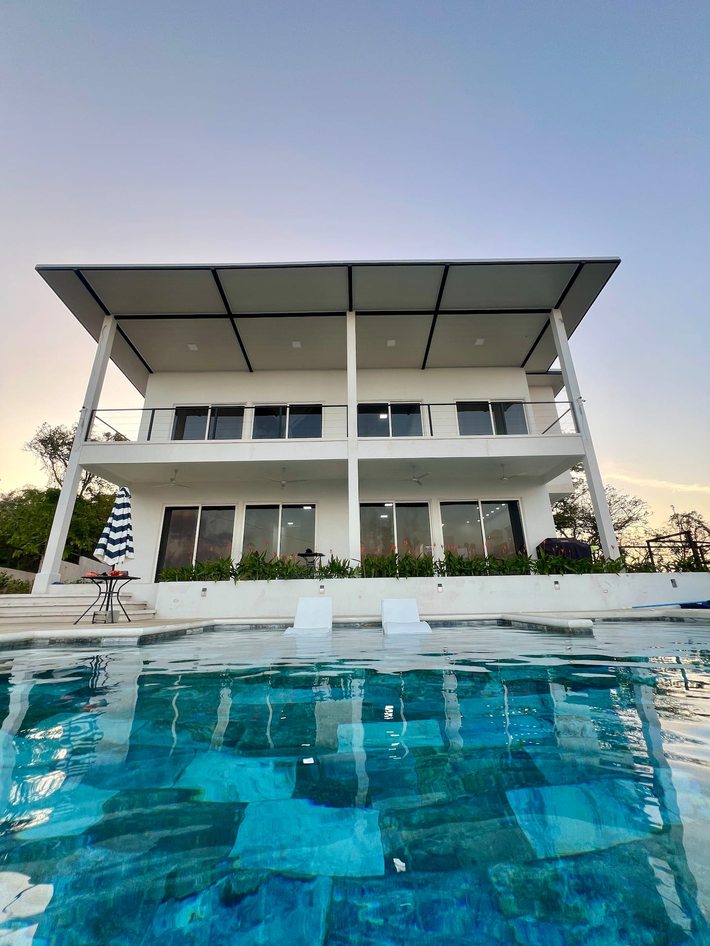 The villa and its endless pool